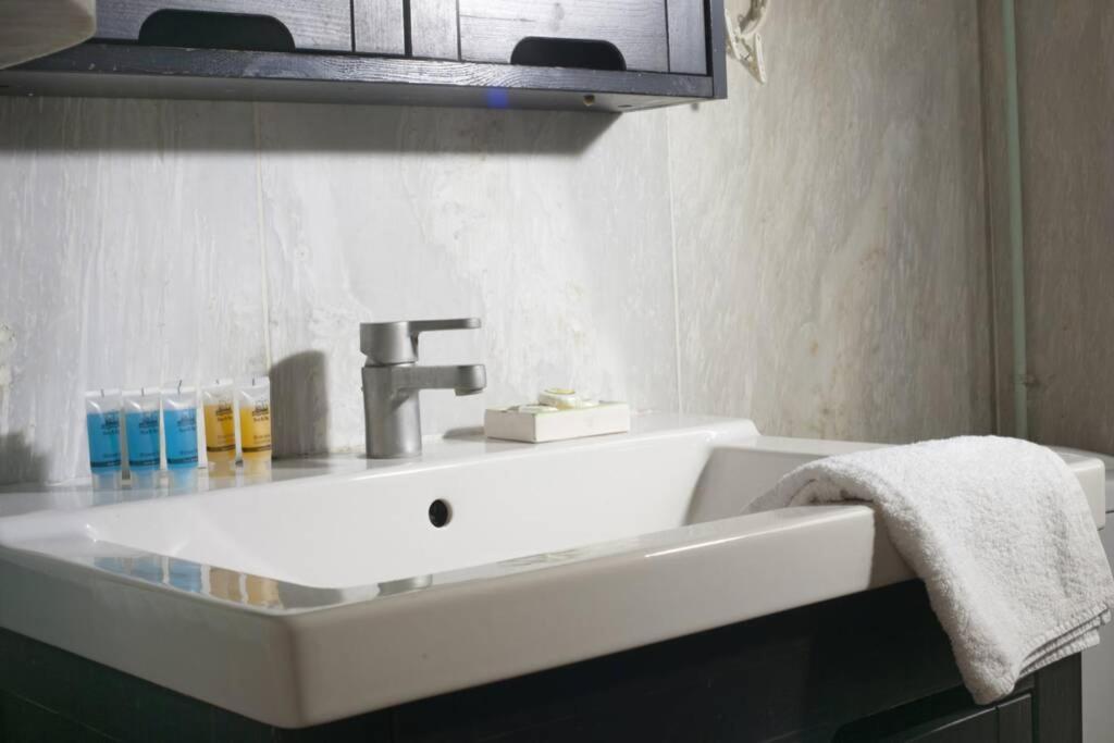 Three Bedrooms Apartment At The Center Of アテネ エクステリア 写真